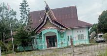 Warga Pergam Rupat Minta Bupati Bengkalis Ganti Lurah Pergam, Kondisi Kantor Bak Kandang Sapi