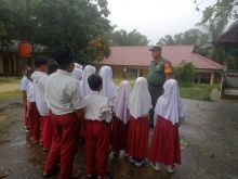 Koramil 03 Mandau Ajak Siswa Siswi SDN Pererat Silaturrahmi