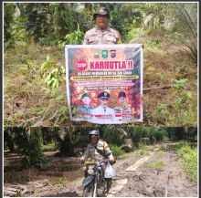 Bripka Jumi Sisir Pelosok Kampung: Cegah Karhutla Lewat Patroli dan Sosialisasi