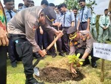 Hijaukan Bumi, Selamatkan Masa Depan: Kapolsek Tualang dan Kemenag Tanam 1 Juta Pohon di MAN IC Siak