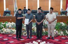 IPM Tertinggi di Riau, Wabup Husni Sampaikan LKPJ Bupati Siak 2024 di Paripurna DPRD