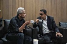 Ganjar dan Anies Diminta Buka Suara soal Polemik Ijazah Jokowi yang Diduga Palsu.