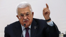 Presiden Otoritas Palestina Mahmoud Abbas berbicara selama sesi Dewan Pusat Organisasi Pembebasan Palestina (PLO) ke-32 di Ramallah pada 23 April 2025 /AFP