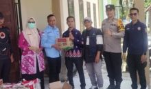 Pemkab Bengkalis Serahkan Sembako Kepada Korban Banjir