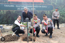 Rocky Gerung, dari Oposisi ke Kekuasaan? Membaca Sinyal Politik di Balik Foto-Foto 