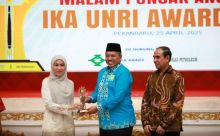 Bupati Siak Alfedri Raih Penghargaan Khusus di Malam Puncak IKA UNRI Award 2025