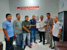 Bupati Menerima Dokumen Resmi Dari Plt PWI Bengkalis