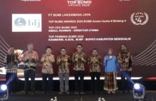 Bupati Bengkalis Kasmarni Terima Top BUMD Award 2025