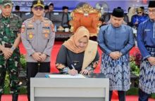 Begini Pesan Bupati Kasmarni di Upacara Hardiknas 2025