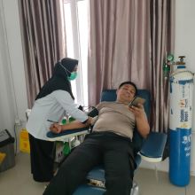 Demi Kemanusiaan, Anggota Polsek Sabak Auh Sukarela Donorkan Darah untuk Pasien yang Membutuhkan