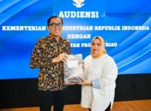 Bupati Kasmarni Mendatangi Kementrian Perindustrian RI Bahas Kawan Industri