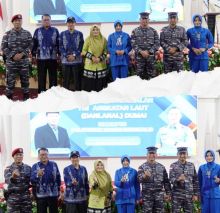 Danlanal Dumai Disambut Pedang Pora Saat ke Politeknik Negeri Bengkalis