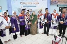 Bupati Lepas 174 JCH Kloter 13, Kasmarni Berharap JCH Selalu Diberikan Kesehatan