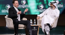 CEO Tesla Elon Musk berbicara, saat dia duduk bersama Menteri Komunikasi dan Teknologi Informasi Saudi Abdullah Alswaha, di acara Saudi-A.S. Forum Investasi, di Riyadh, Arab Saudi, pada 13 Mei 2025 /net