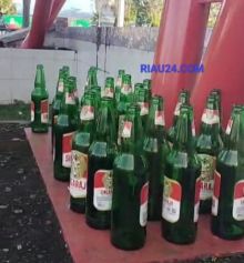 Botol Miras Berserakan Dilapangan Tugu Bengkalis, Mahasiswa PMII Pertanyakan APH