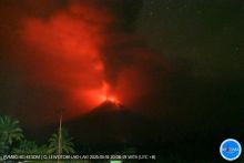 Indonesia Siaga Level Tertinggi untuk Gunung Berapi Lewotoki Laki-laki. 