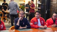 Presiden ke-7 RI Joko Widodo alias Jokowi dan Ketum PSI Kaesang Pangarep. Sumber: detik.com