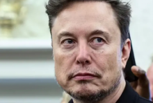 Miliarder keturunan Afrika kulit putih Elon Musk tampak bersiap menghadapi Presiden Afrika Selatan Cyril Ramaphosa di Ruang Oval /net