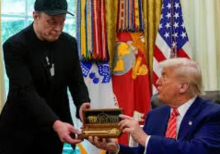 Presiden AS Donald Trump mengadakan konferensi pers pada hari Jumat (30 Mei) di Ruang Oval untuk Elon Musk sebagai ucapan perpisahan atas kepergiannya dari Departemen Efisiensi Pemerintah (DOGE) /Reuters