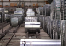 Pemandangan umum bagian dalam pabrik baja Nucor di Blytheville, Arkansas, AS /Reuters