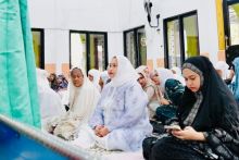Bupati Kasmarni Sholat I'd di Masjid At Taqwa Muara Basung