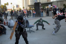 Penggerebekan imigrasi di Los Angeles /Reuters