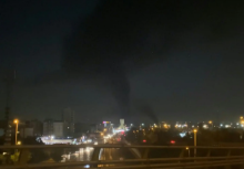 Kebakaran dan asap tebal mengepul dari Bandara Mehrabad di Teheran setelah serangan Israel /AFP