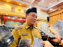 Wakil Walikota Pekanbaru, Markarius Anwar yang Dimintai Responnya soal Pengelolahan Sampah saat ditemui Tim Riau24 di Gedung DPRD Kota Pekanbaru. (Isrimewa/Riau24)