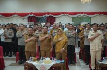 Tegas tapi Ajak Bersama: Bupati Siak Afni Z Minta Dunia Usaha Peduli Jalan dan Lingkungan