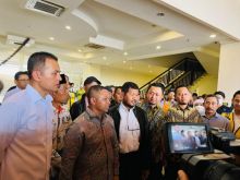 Komisi V DPR RI Tinjau Stadion Utama Riau, Gubri Abdul Wahid Usulkan Stadion Utama Riau Jadi Kawasan Industri dan Bisnis. (Riau24)