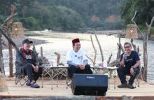 Rocky Gerung Kolab Bareng Ustad Abdul Somad, Bicara soal Isu Lingkungan Kampar. (Tangkapan Layar Cakaplah.com)