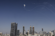 Iran Langsung Lawan Balasan Serangan AS, Bombardir 10 Titik di Israel. (Screenshot @urdupoint)