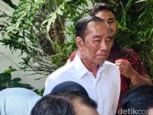 Dokter Tifa Soroti Tonjolan di Perut Jokowi: Bapak, Anda Sakit Serius! 