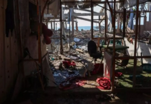 Para ahli telah mengidentifikasi pecahan ledakan di kafe tersebut sebagai bagian dari bom serbaguna MK-82 seberat 230 kg buatan AS /AFP