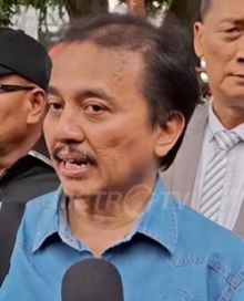 Roy Suryo Diperiksa Sebagai Saksi Dugaan Pencemaran Nama Baik Presiden Jokowi. (Screenshot/metrotv.com)