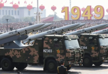Kendaraan militer yang membawa rudal permukaan-ke-udara HHQ-9B berpartisipasi dalam parade militer di Lapangan Tiananmen di Beijing pada 1 Oktober 2019 untuk menandai peringatan 70 tahun berdirinya Republik Rakyat Tiongkok /AFP