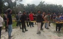 Masyarakat Desa Pangkalan Baru, Kecamatan Siak Hulu, Kabupaten Kampar, mengapresiasi kehadiran pihak kepolisian yang telah membantu menyelesaikan persoalan antara masyarakat dengan oknum pengurus koperasi produsen sawit makmur (Koppsa-M) dengan membongkar pos dan portal.  (HO-PTPN)