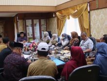 Ketua DPRD Riau Kaderismanto menerima kunjungan kepala sekolah SMA dan SMKN Bengkalis 