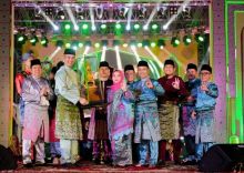 Ketua komisi I DPRD Riau Nur Azmi menghadiri penutupan MTQ Bengkalis 