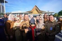 Jelang Turnamen Pacu Jalur, Gubri Abdul Wahid Perbaiki Jalan Menuju Kuansing. 