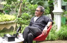 Rocky Gerung Minta Prabowo Sadar dengan Krisis Negara: Jujur Soal Beban Warisan Jokowi! (Screenshot YouTube @DSTV)