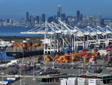 Pemandangan udara Pelabuhan Oakland pada 20 Mei 2025 di Oakland, California /AFP