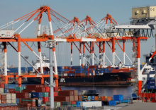 Kontainer terlihat di pelabuhan industri di Yokohama, Jepang /Reuters