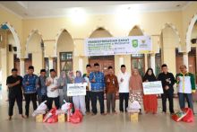 Wabup Syamsurizal Serahkan Zakat Konsumtif dan Produktif Tahap II di Kecamatan Siak, Rp278 Juta Disalurkan untuk Mustahik