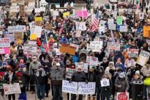 Tolak Keras kebijakan Trump, Rakyat Amerika Gelar Demo Besar-besaran di 1.600 Titik. (Screenshot abcnews.com)