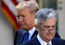 Presiden AS Donald Trump dan Ketua Federal Reserve Jerome Powell /Reuters