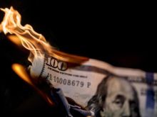 Ilustrasi bakar uang. Sumber: Internet