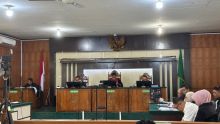 Sidang lanjutan kasus dugaan korupsi APBD Pekanbaru hadirkan ahli hukum pidana Hibnu Nugroho dan ahli hukum administrasi negara Wiryawan Chandra melalui video conference, Selasa (22/7) di PN Pekanbaru (RIAU24/Zuratul Aini Rodhiah))