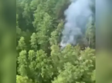 Rekaman menunjukkan puing-puing pesawat Rusia yang jatuh terbakar; seluruh 49 orang di dalamnya tewas / tangkapan Layar