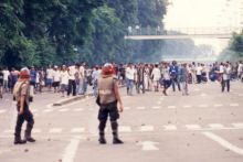 Ilustrasi kerusuhan 1998. Sumber: kompas.com